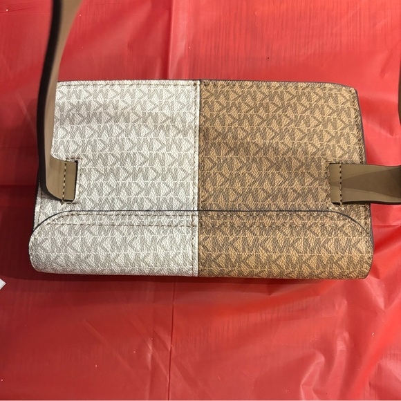 Michael kors Belt Bag NWT - Picture 4 of 8